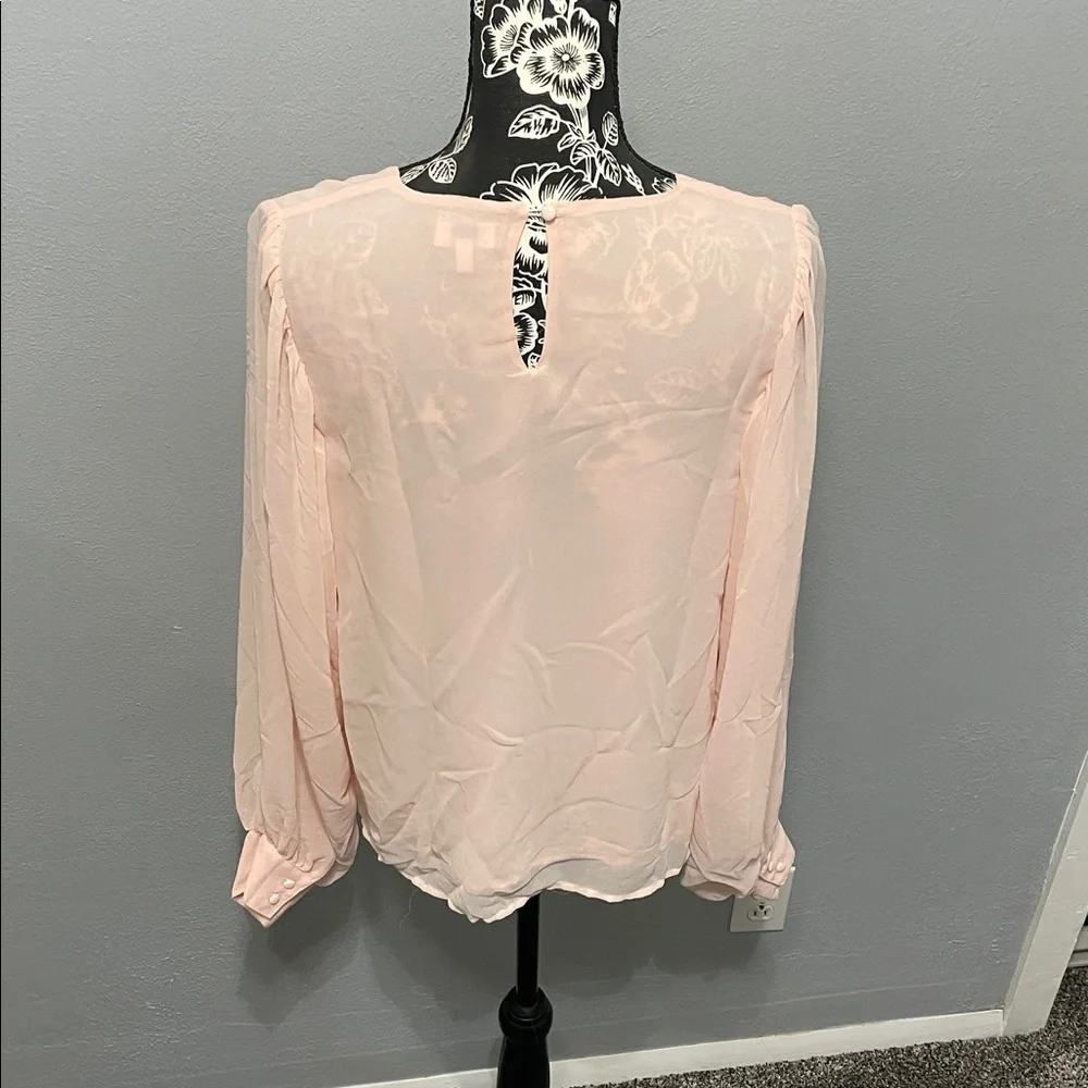Elegant Blush Pink Women's Top - Picture 3 of 8